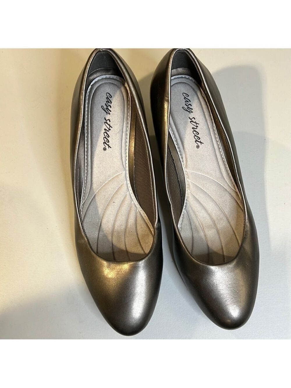 Easy Street Platinum Pump Shoes Wide 9W 2 Inch Heel